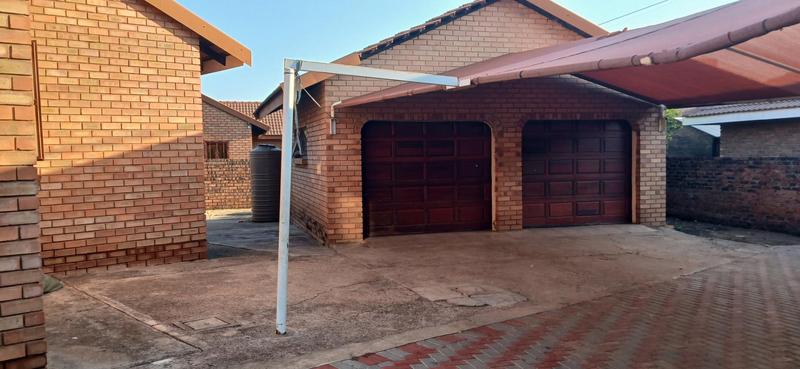 3 Bedroom Property for Sale in Akasia Limpopo