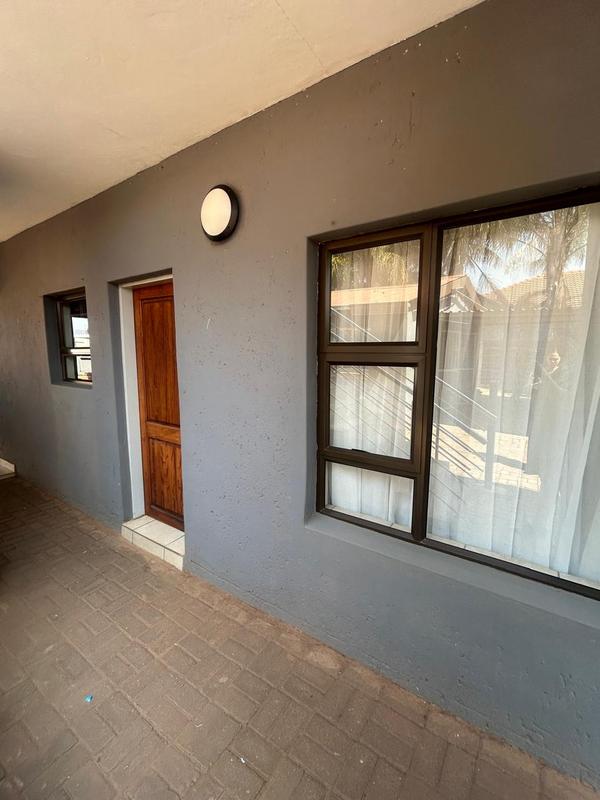 To Let 1 Bedroom Property for Rent in Mahwelereng Limpopo