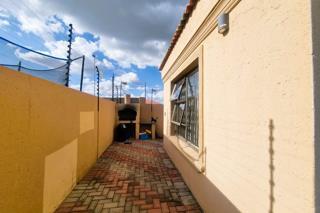 5 Bedroom Property for Sale in Mahlasedi Park Limpopo