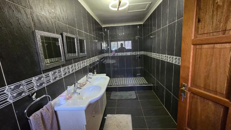5 Bedroom Property for Sale in Louis Trichardt Limpopo