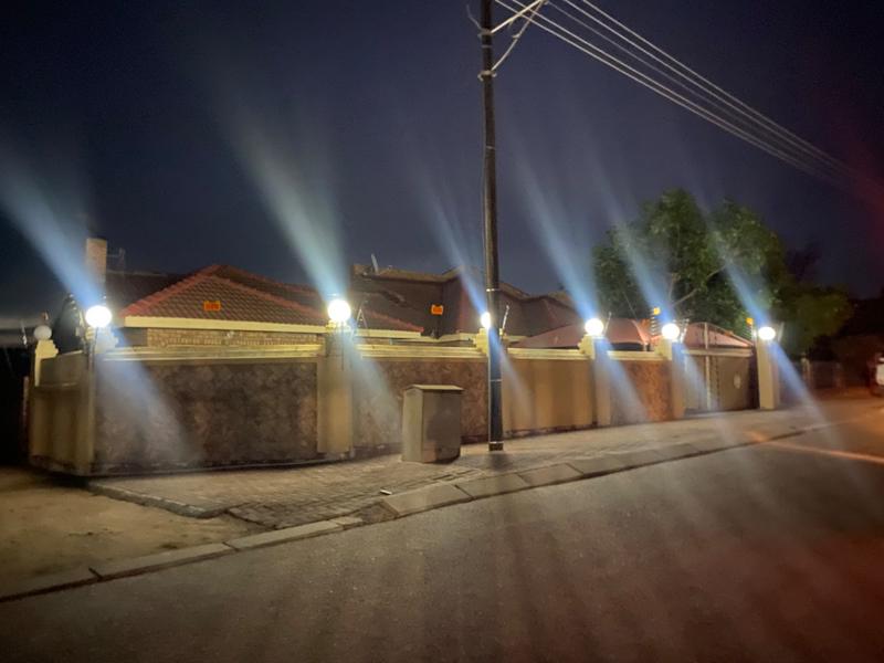 3 Bedroom Property for Sale in Akasia Limpopo