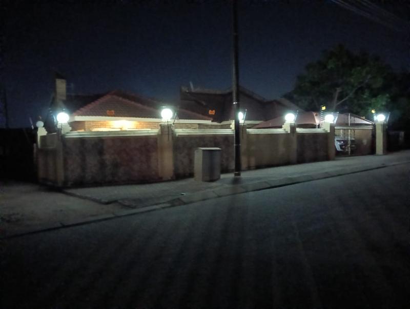 3 Bedroom Property for Sale in Akasia Limpopo