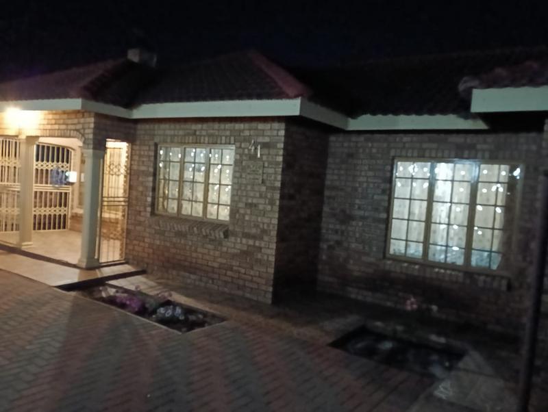 3 Bedroom Property for Sale in Akasia Limpopo