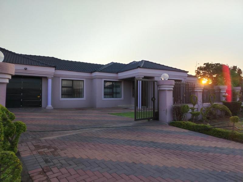 3 Bedroom Property for Sale in Mahlasedi Park Limpopo