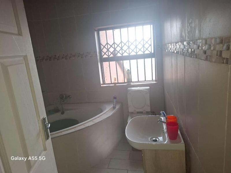 4 Bedroom Property for Sale in Phiphidi Limpopo