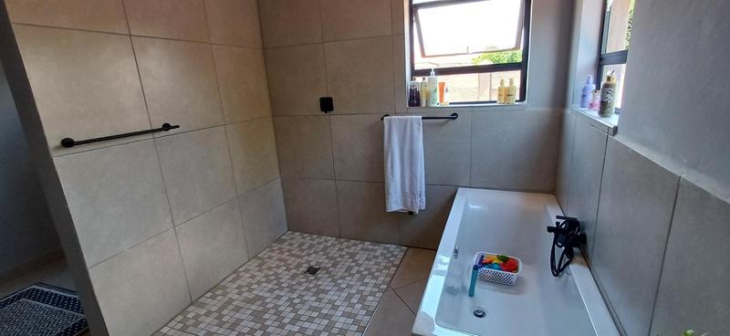 5 Bedroom Property for Sale in Lephalale Limpopo