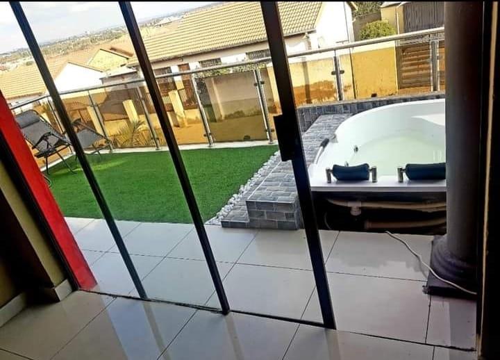 5 Bedroom Property for Sale in Emdo Park Limpopo