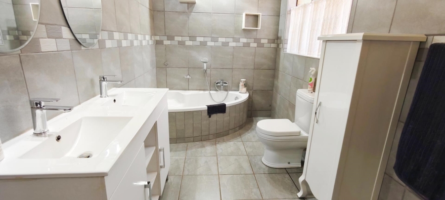 3 Bedroom Property for Sale in Leeupoort Limpopo