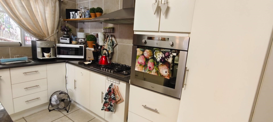 2 Bedroom Property for Sale in Leeupoort Limpopo