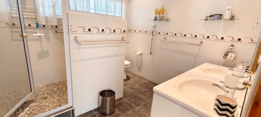 5 Bedroom Property for Sale in Leeupoort Limpopo