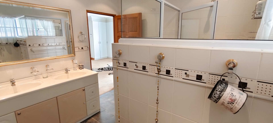 5 Bedroom Property for Sale in Leeupoort Limpopo