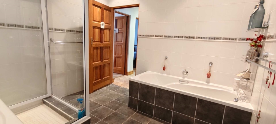 5 Bedroom Property for Sale in Leeupoort Limpopo