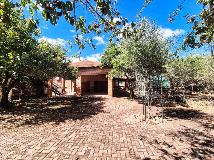 5 Bedroom Property for Sale in Leeupoort Limpopo