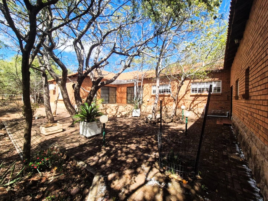 5 Bedroom Property for Sale in Leeupoort Limpopo