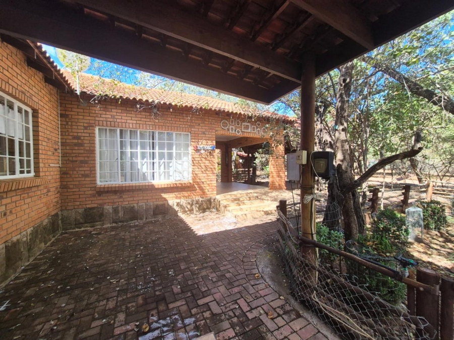 5 Bedroom Property for Sale in Leeupoort Limpopo
