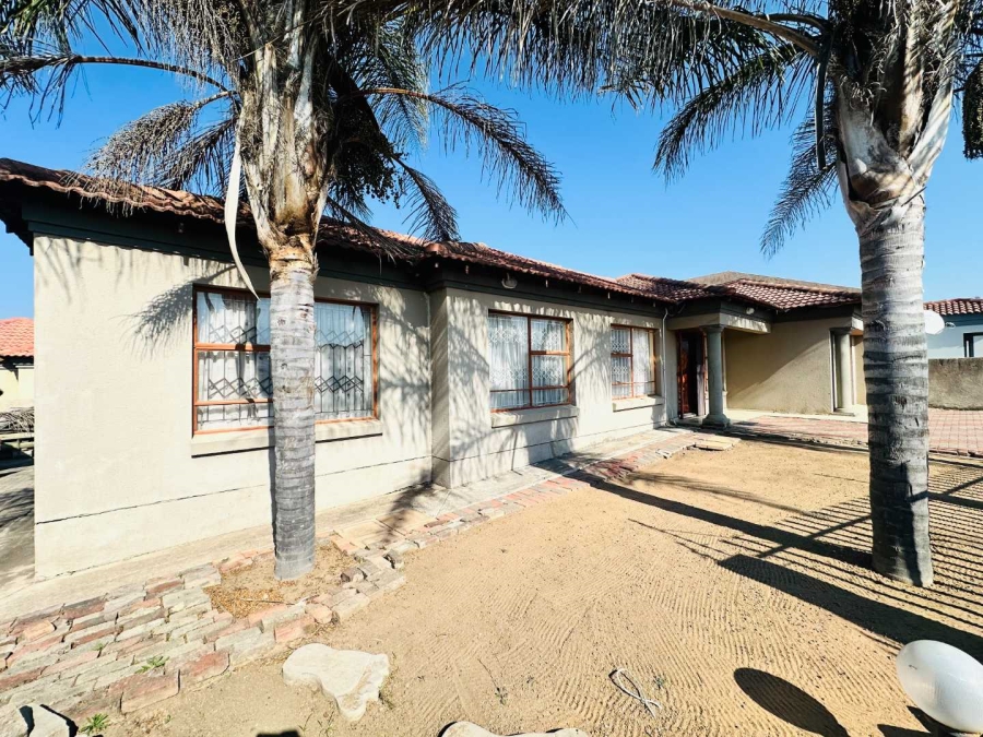 3 Bedroom Property for Sale in Mahlasedi Park Limpopo