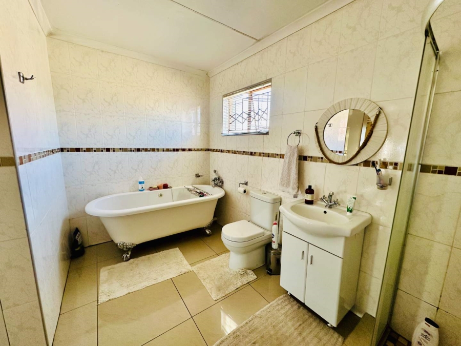 3 Bedroom Property for Sale in Mahlasedi Park Limpopo