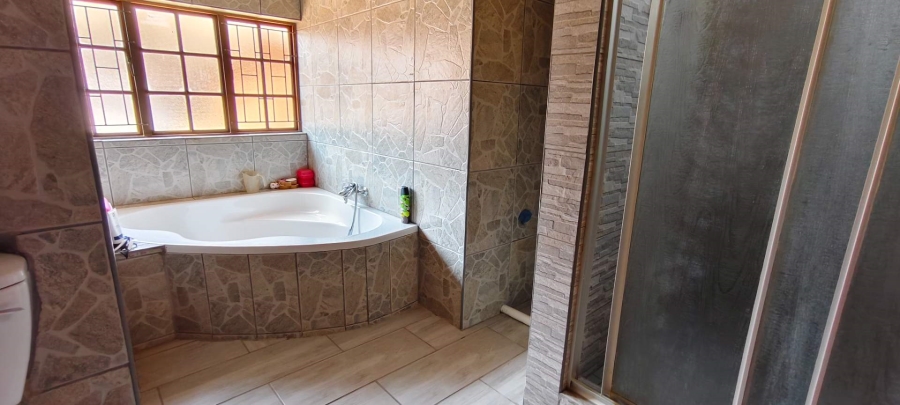 4 Bedroom Property for Sale in Leeupoort Limpopo
