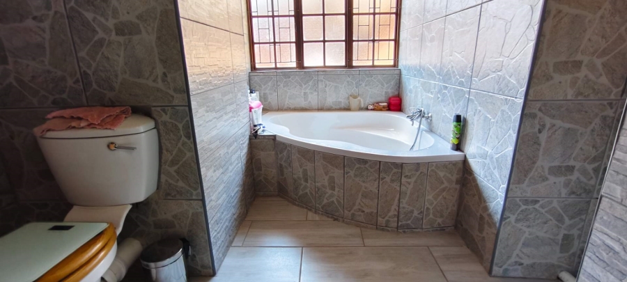 4 Bedroom Property for Sale in Leeupoort Limpopo
