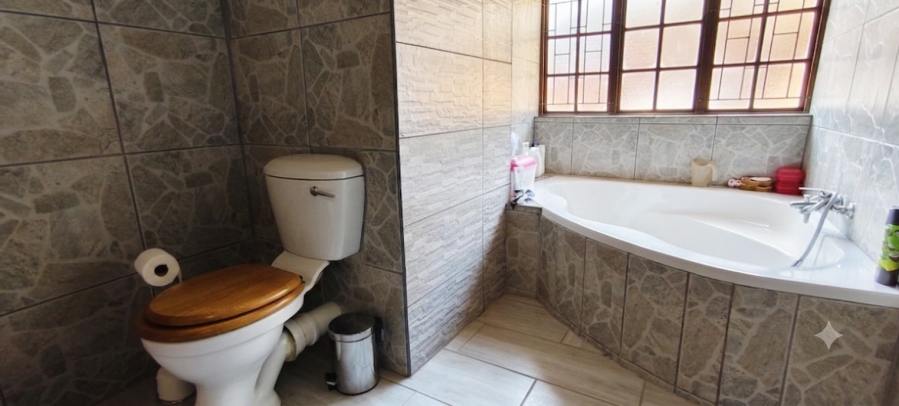 4 Bedroom Property for Sale in Leeupoort Limpopo
