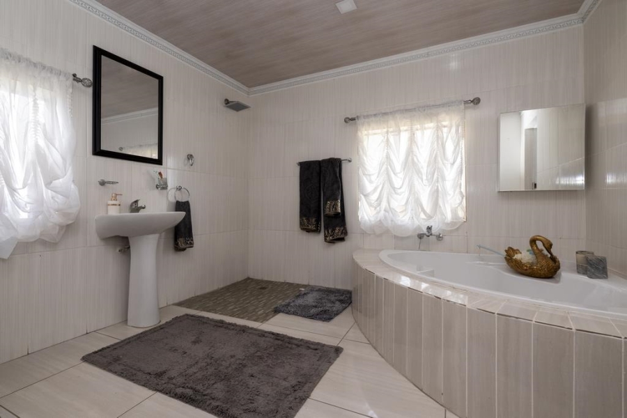 4 Bedroom Property for Sale in Radium Limpopo
