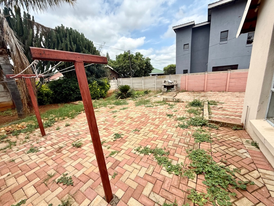 To Let 3 Bedroom Property for Rent in Flora Park Limpopo