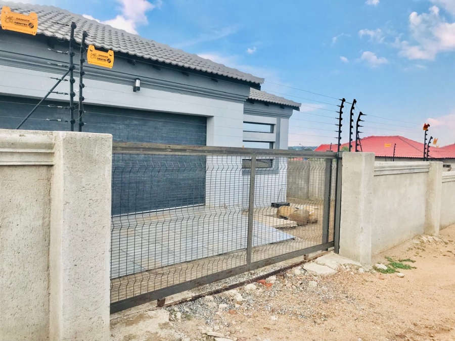 3 Bedroom Property for Sale in Mahlasedi Park Limpopo