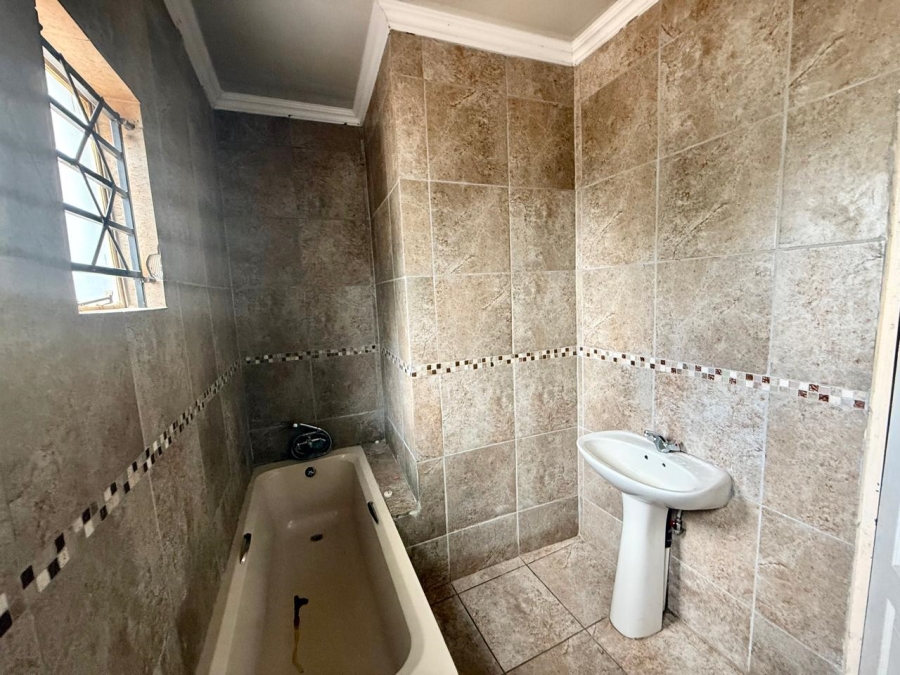 To Let 3 Bedroom Property for Rent in Madiba Park Limpopo