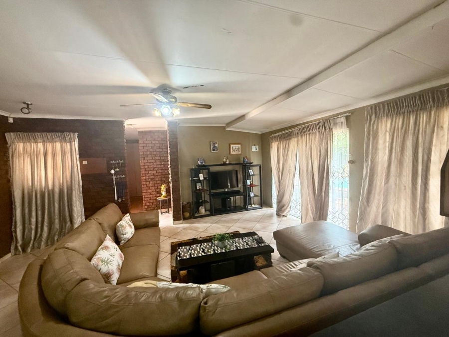 To Let 4 Bedroom Property for Rent in Flora Park Limpopo