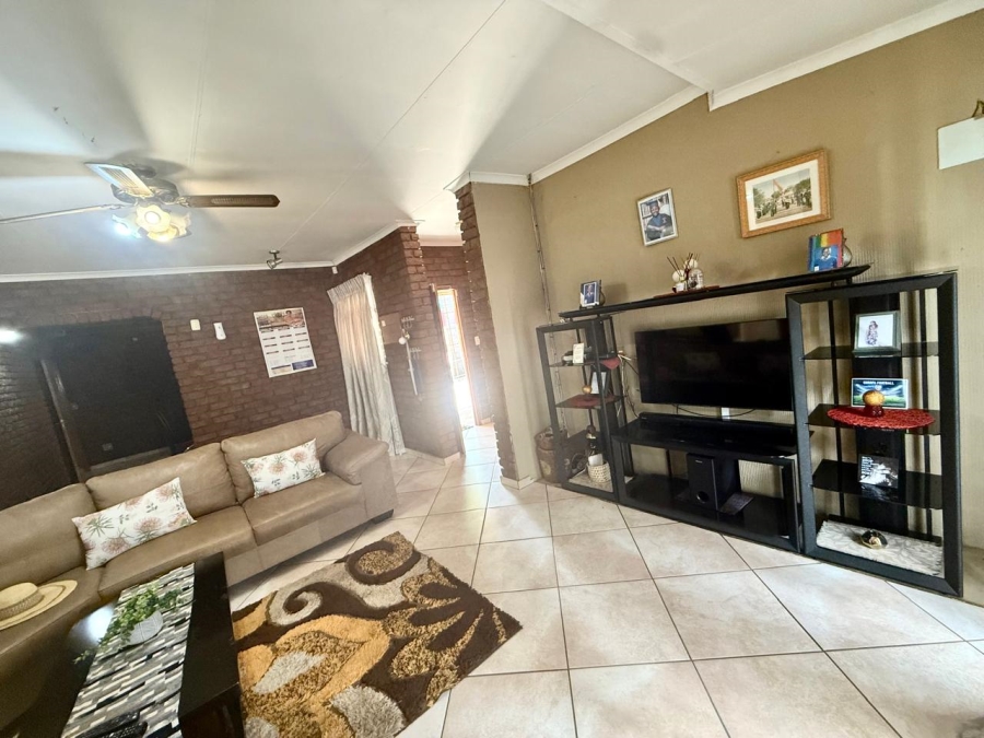 To Let 4 Bedroom Property for Rent in Flora Park Limpopo