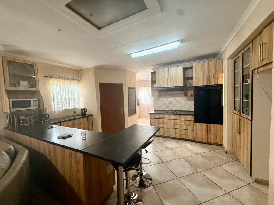 To Let 4 Bedroom Property for Rent in Flora Park Limpopo