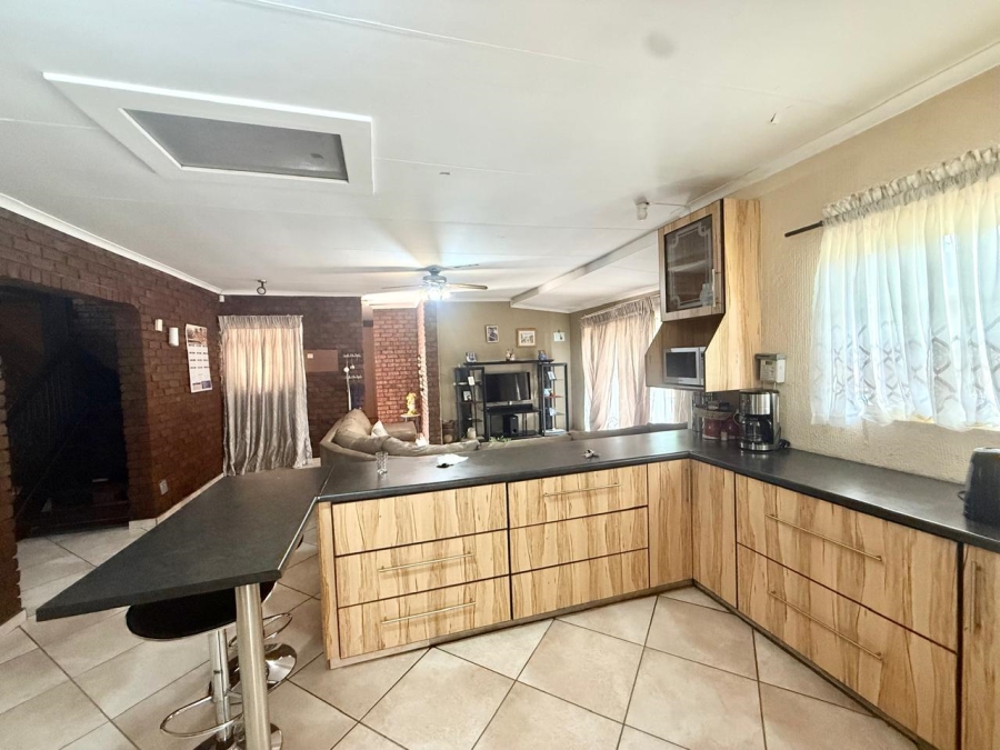 To Let 4 Bedroom Property for Rent in Flora Park Limpopo