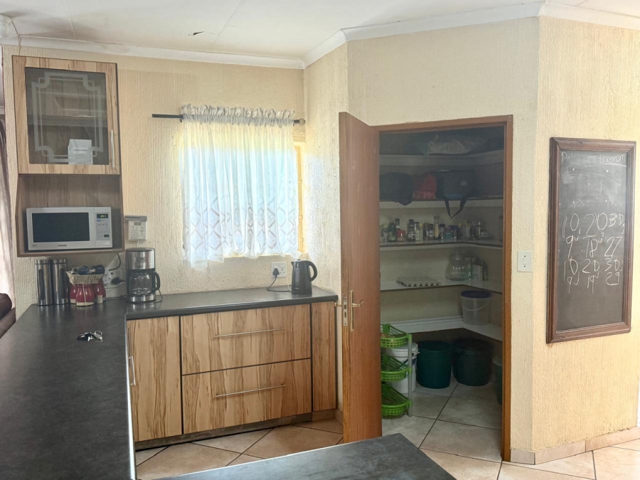 To Let 4 Bedroom Property for Rent in Flora Park Limpopo