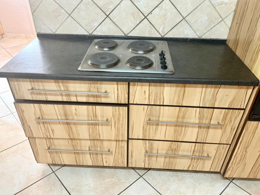 To Let 4 Bedroom Property for Rent in Flora Park Limpopo