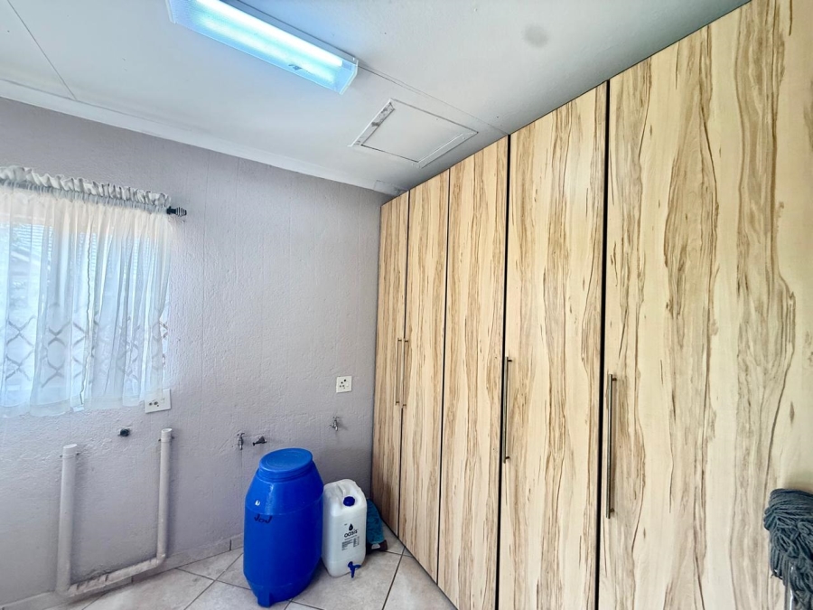 To Let 4 Bedroom Property for Rent in Flora Park Limpopo