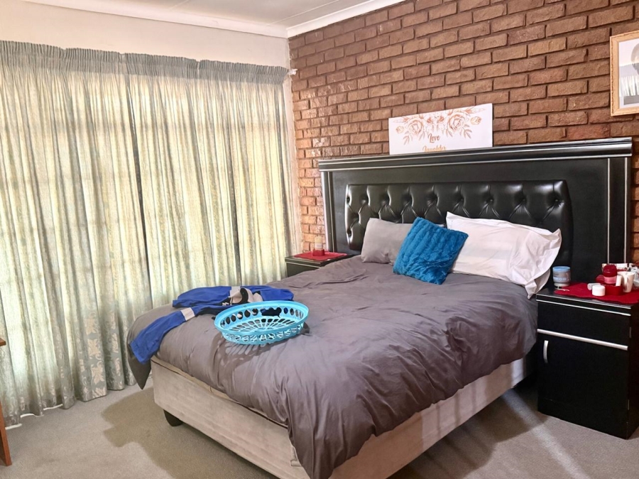 To Let 4 Bedroom Property for Rent in Flora Park Limpopo