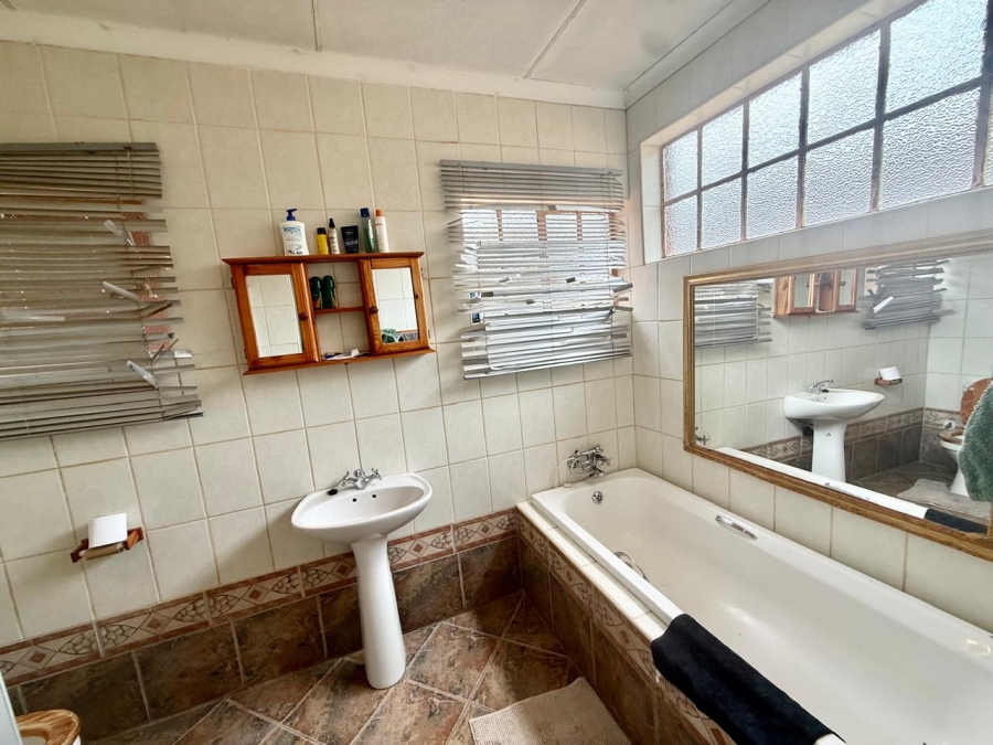 To Let 4 Bedroom Property for Rent in Flora Park Limpopo