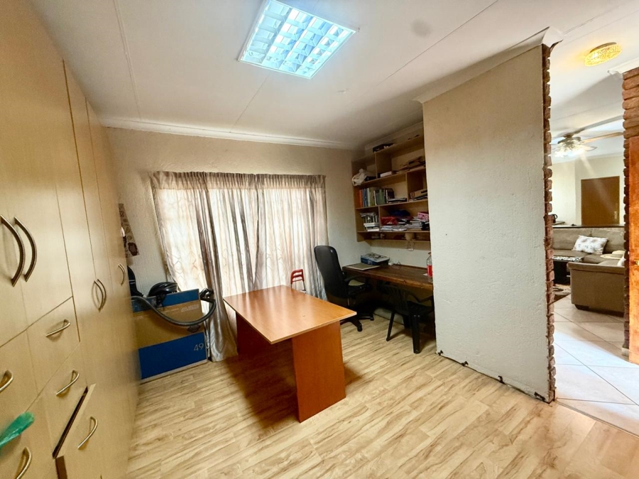 To Let 4 Bedroom Property for Rent in Flora Park Limpopo