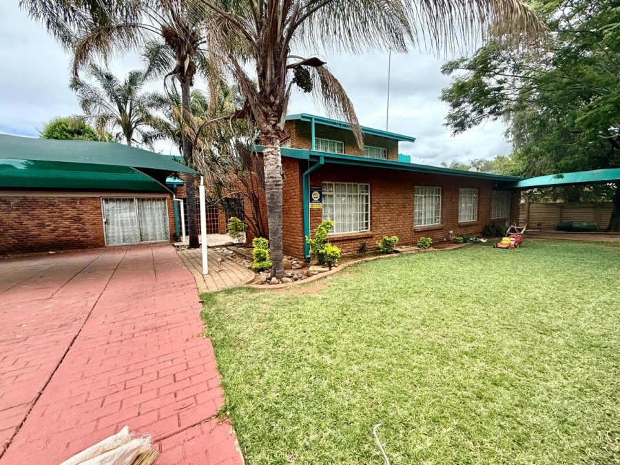 To Let 4 Bedroom Property for Rent in Flora Park Limpopo
