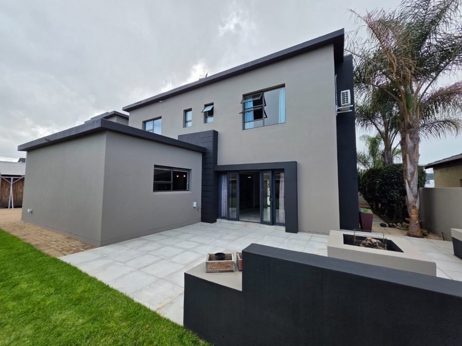 5 Bedroom Property for Sale in Debron Limpopo