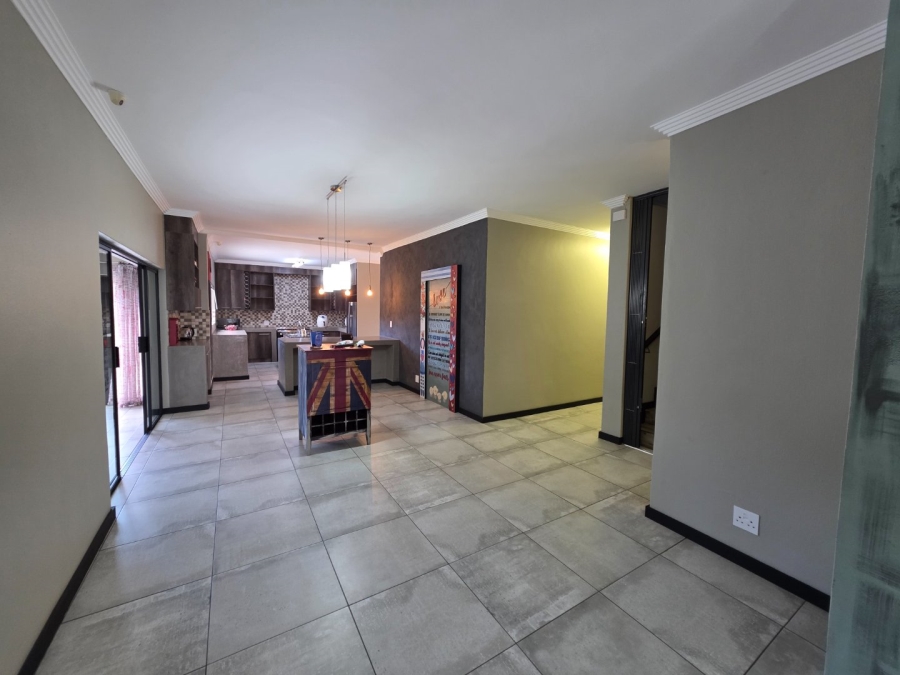 5 Bedroom Property for Sale in Debron Limpopo