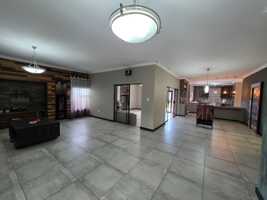 5 Bedroom Property for Sale in Debron Limpopo