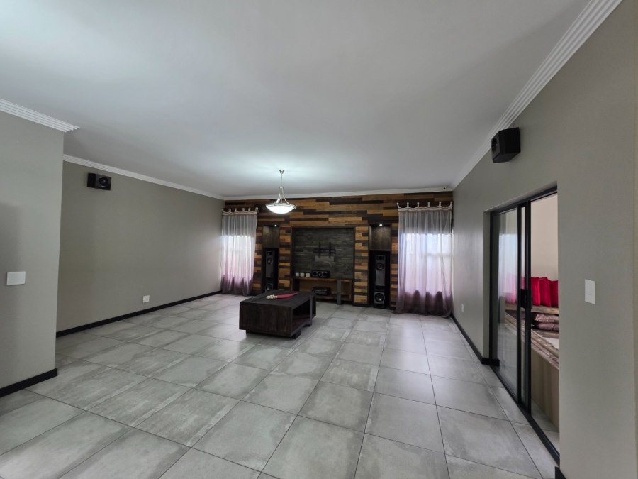 5 Bedroom Property for Sale in Debron Limpopo