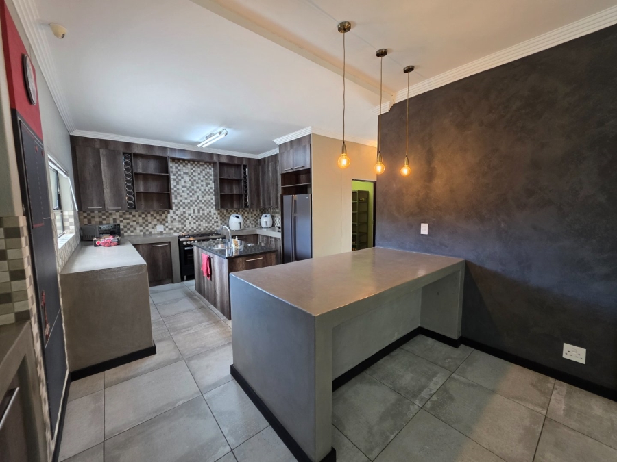 5 Bedroom Property for Sale in Debron Limpopo