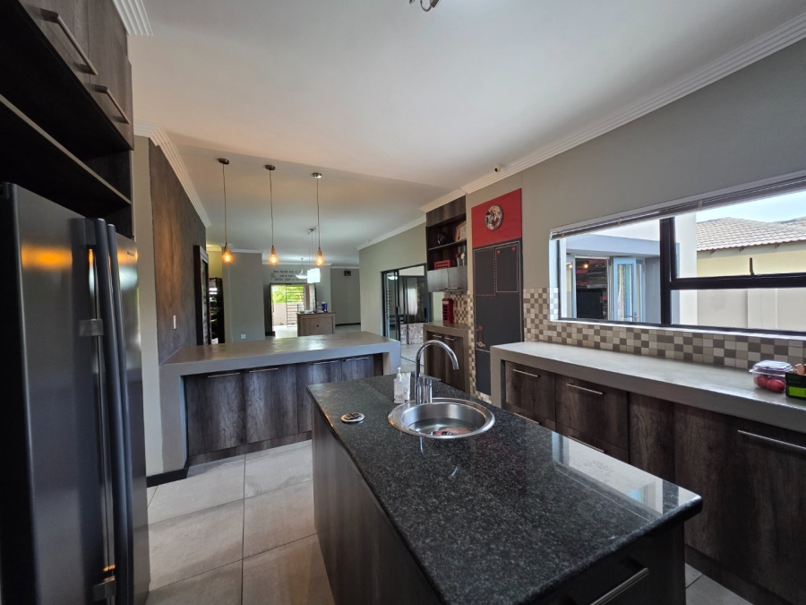 5 Bedroom Property for Sale in Debron Limpopo