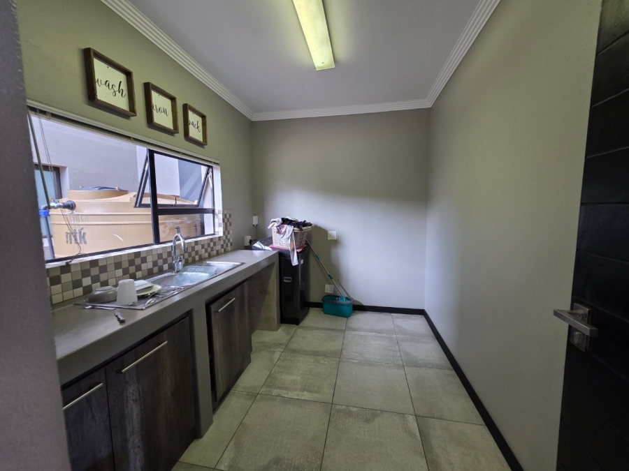 5 Bedroom Property for Sale in Debron Limpopo