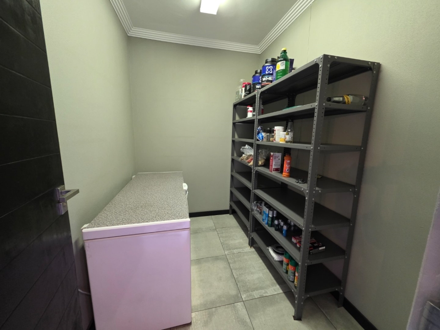 5 Bedroom Property for Sale in Debron Limpopo