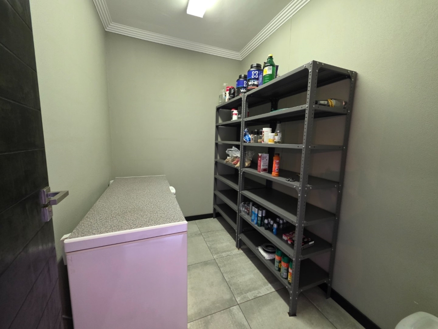 5 Bedroom Property for Sale in Debron Limpopo