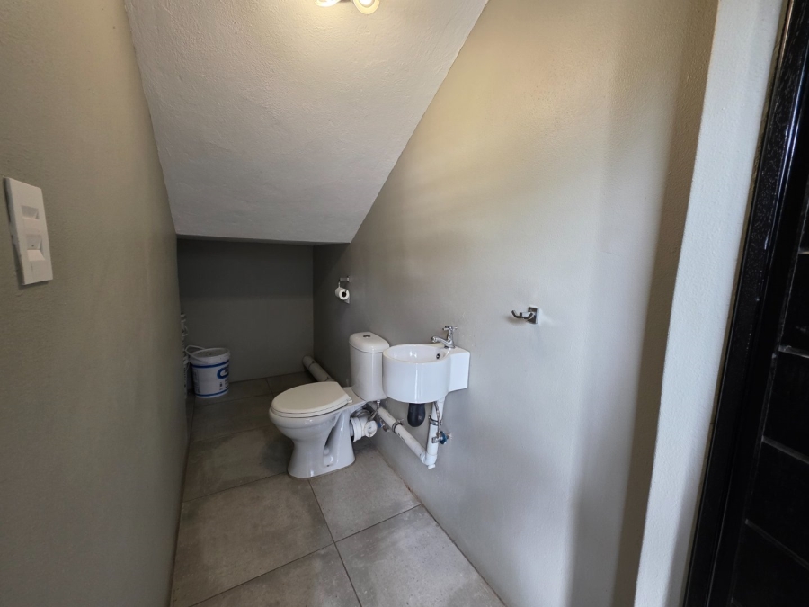 5 Bedroom Property for Sale in Debron Limpopo