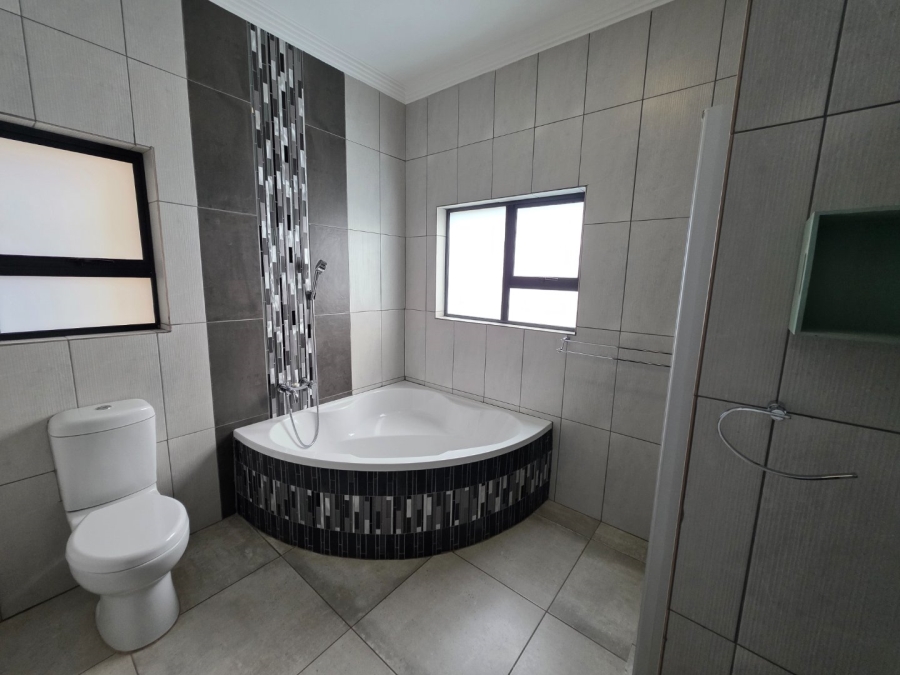 5 Bedroom Property for Sale in Debron Limpopo